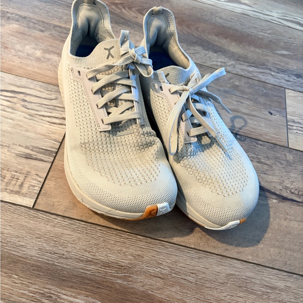 Lux Women's Cream Sneakers women 9 men’s 7.5